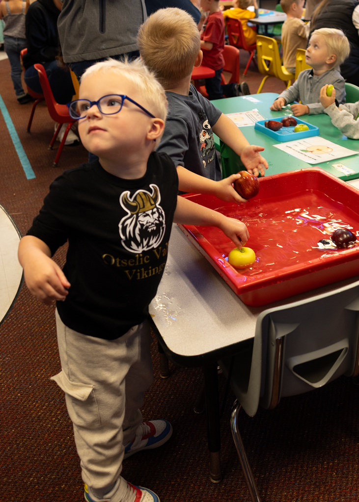 Learning with apples in Pre-K
