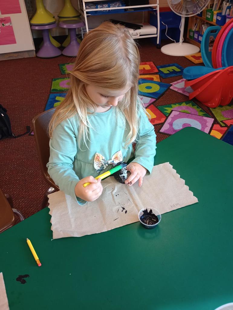 Kindergarteners making spiders!