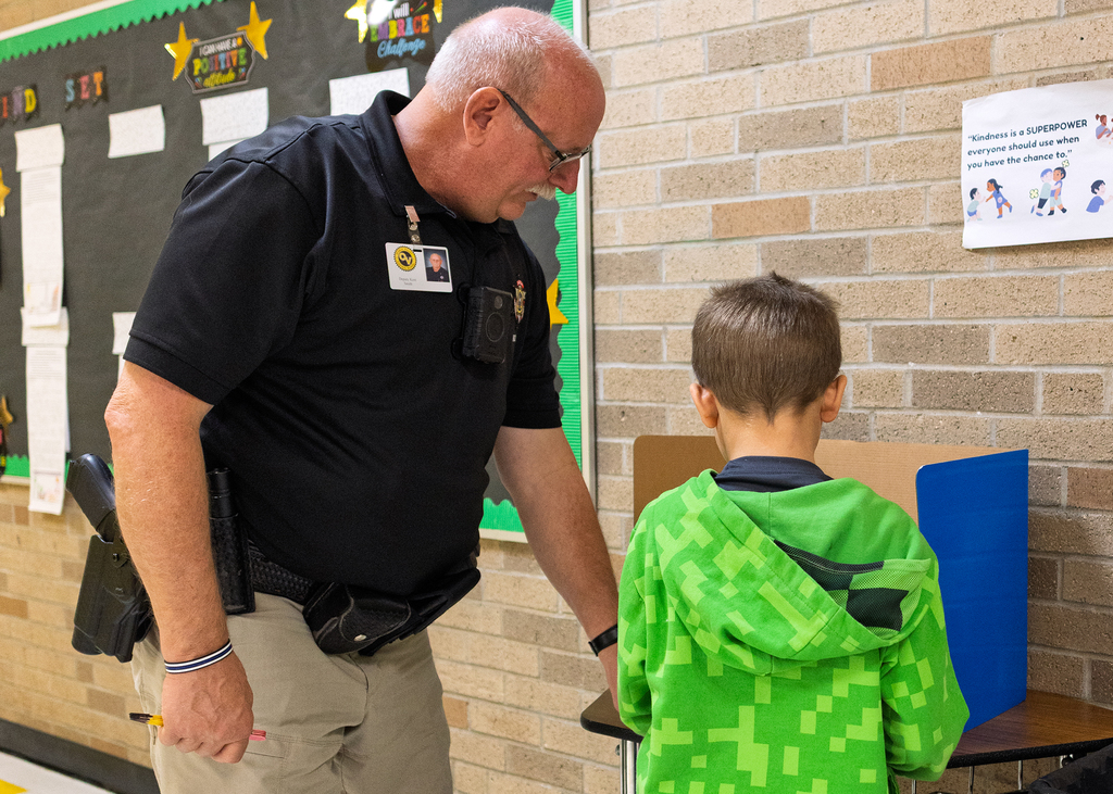 Deputy Smith explaining how to cast a ballot