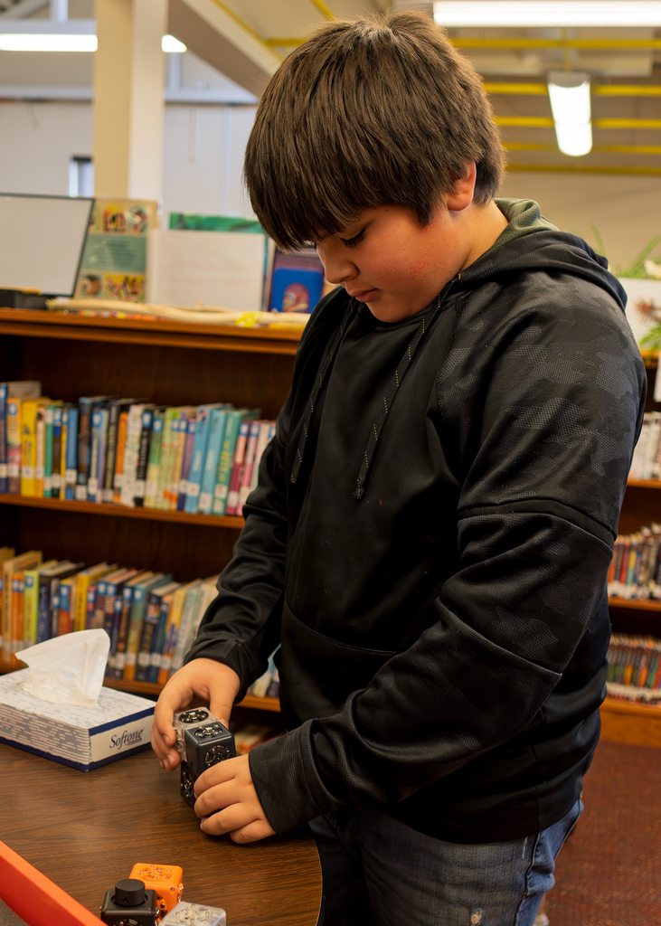 5th grade students use Cubelets for STEM learning in the Library