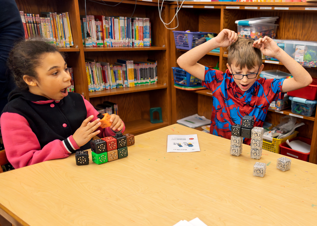 5th grade students use Cubelets for STEM learning in the Library