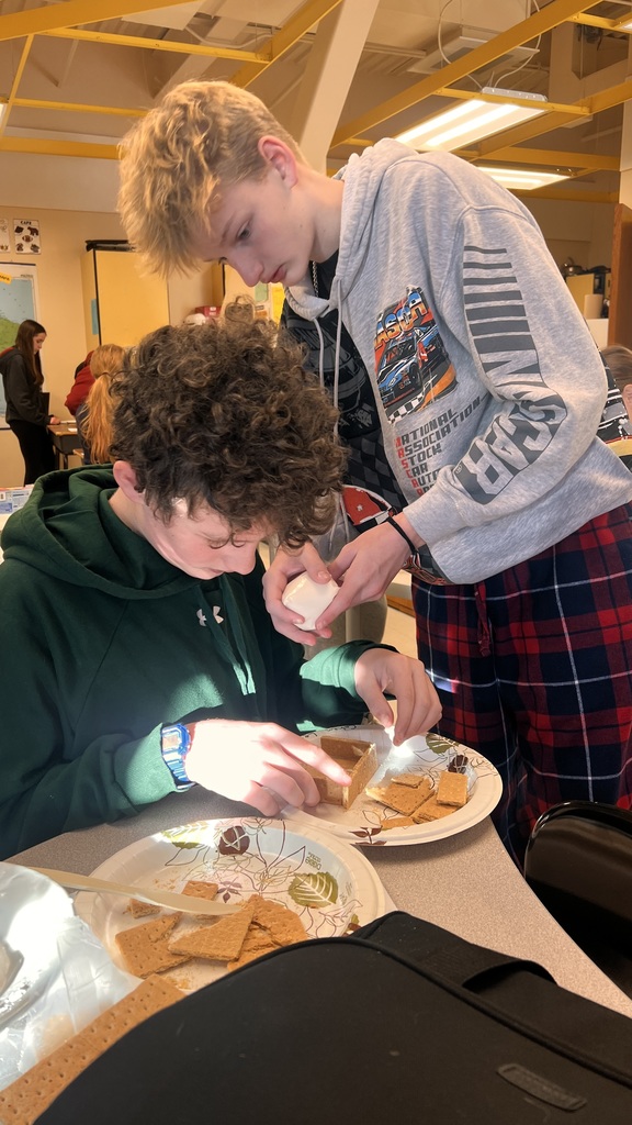 Spanish class makes Gingerbread Houses