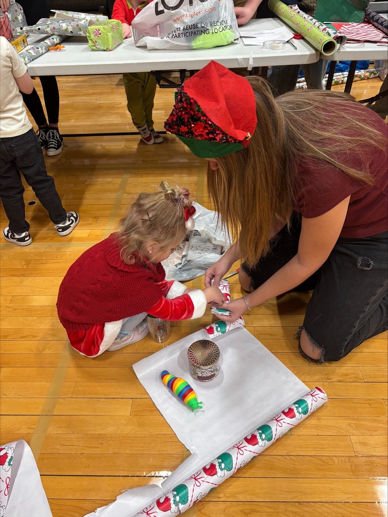 Students wrap at the Holiday Gift Shop