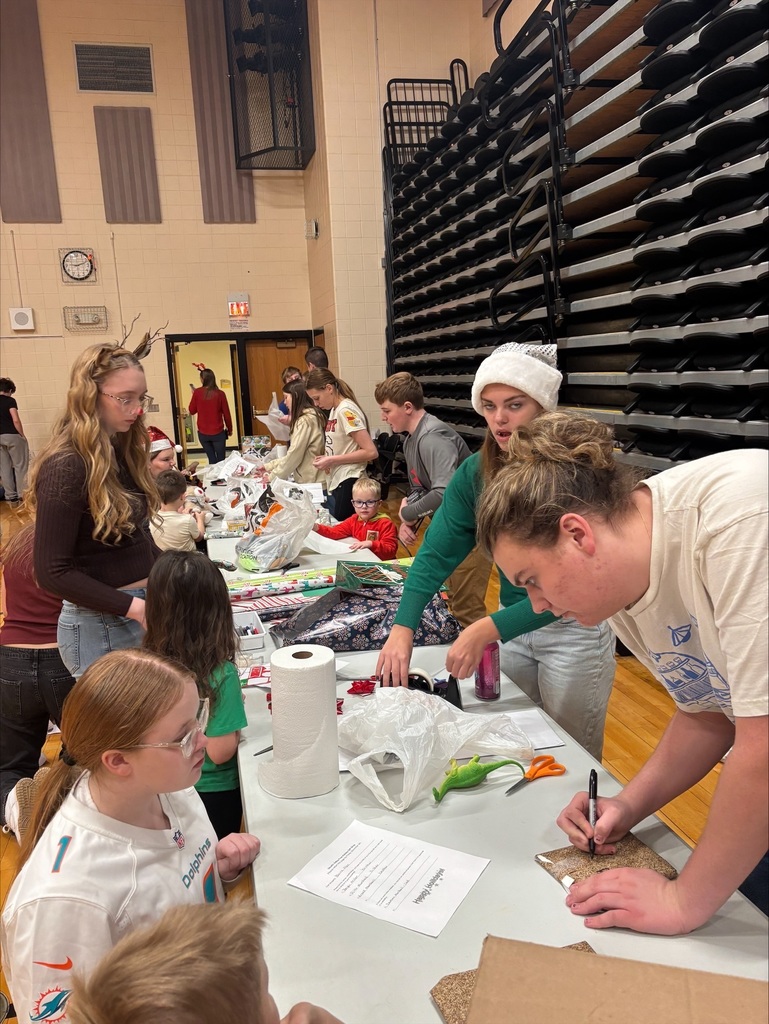 Students wrap at the Holiday Gift Shop