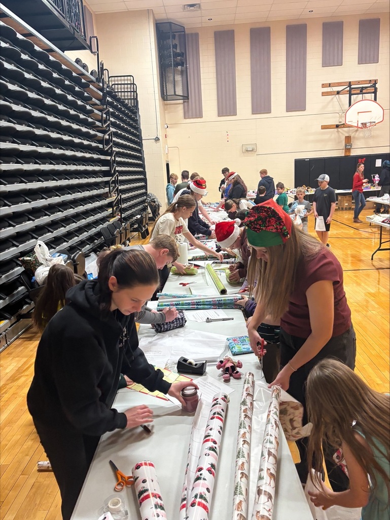 Students wrap at the Holiday Gift Shop
