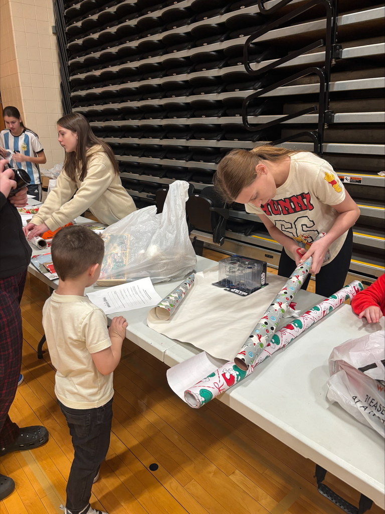 Students wrap at the Holiday Gift Shop