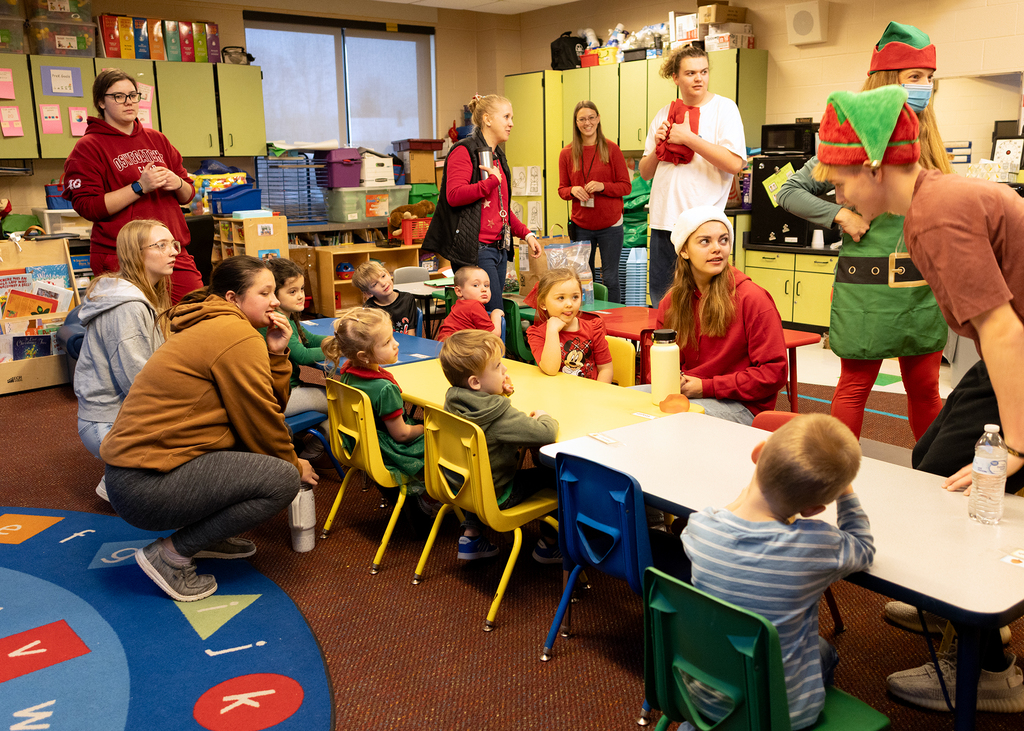 OV students pair up to make ornaments