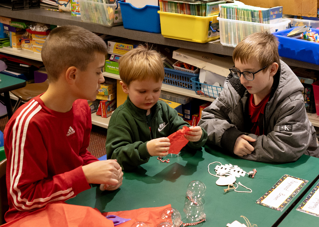 OV students pair up to make ornaments