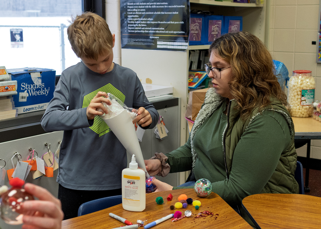 OV students pair up to make ornaments