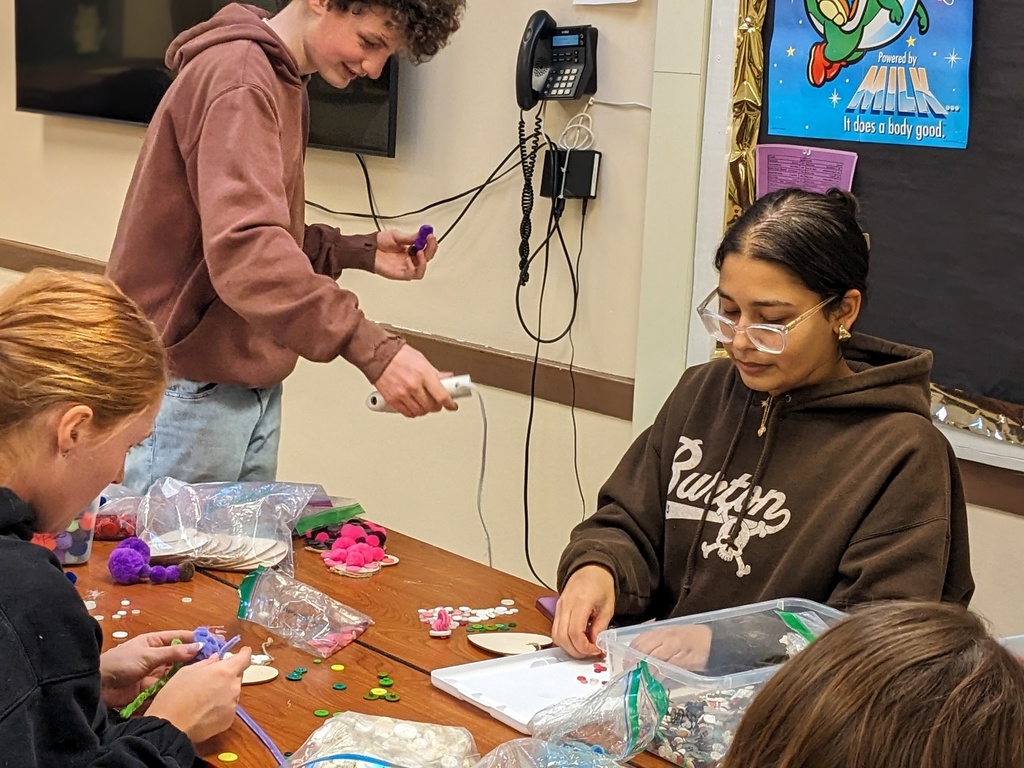 Students organize craft materials while working with Colgate mentors.