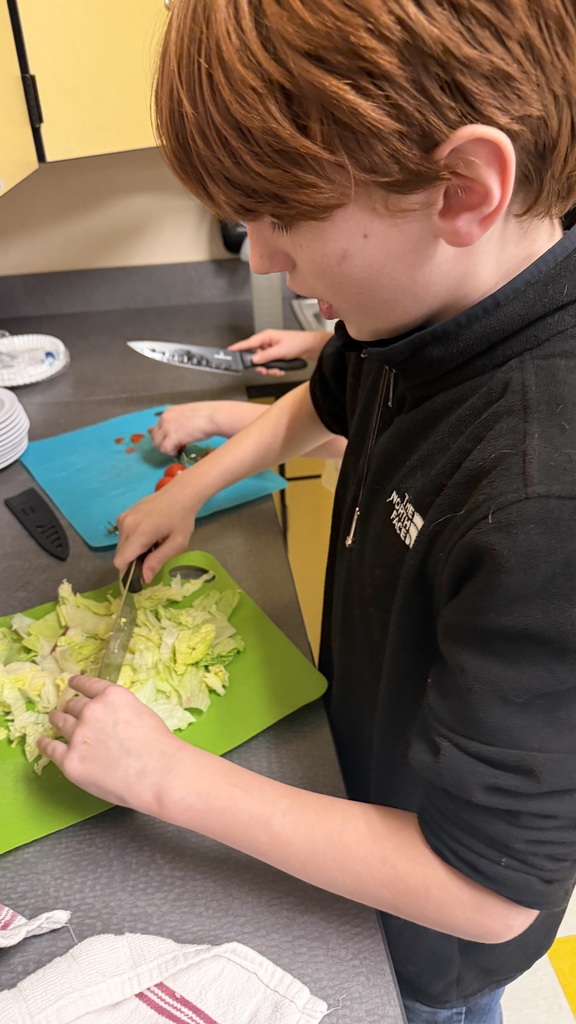 5th graders make taco dip
