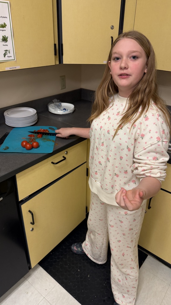 5th graders make taco dip