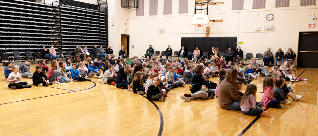 The audience listening during morning program