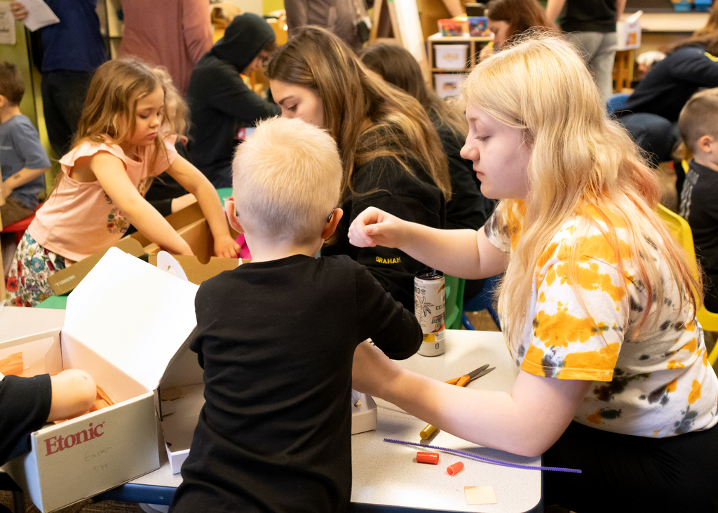 Students working on peep habitats