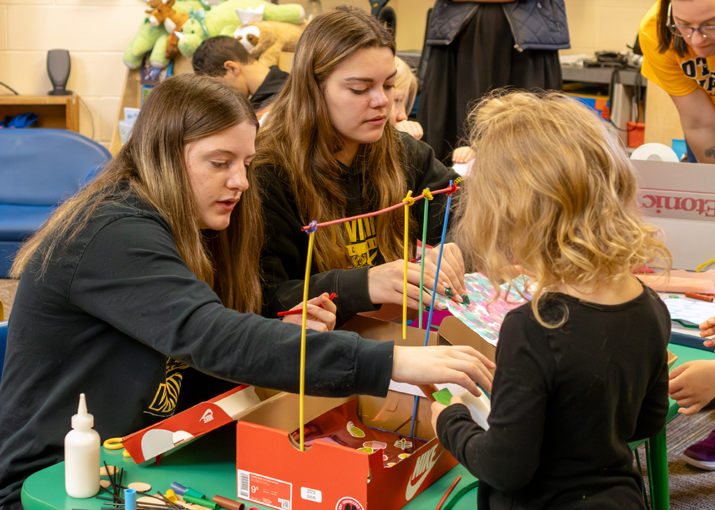 Students working on peep habitats