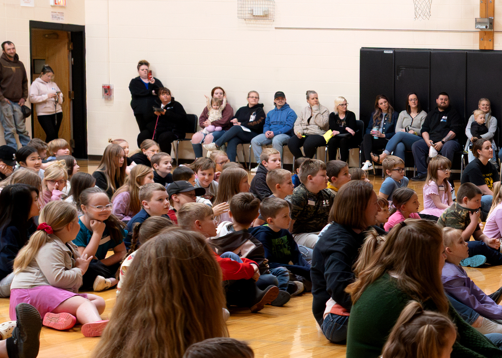 The audience listening during morning program