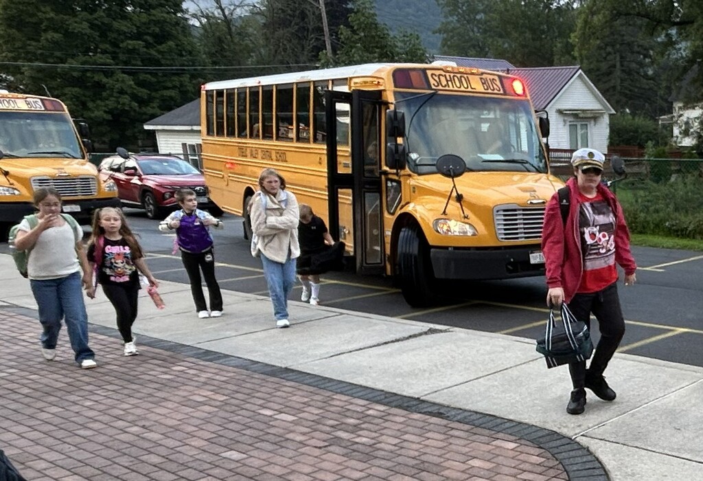 Students Walking In on Opening Day 4