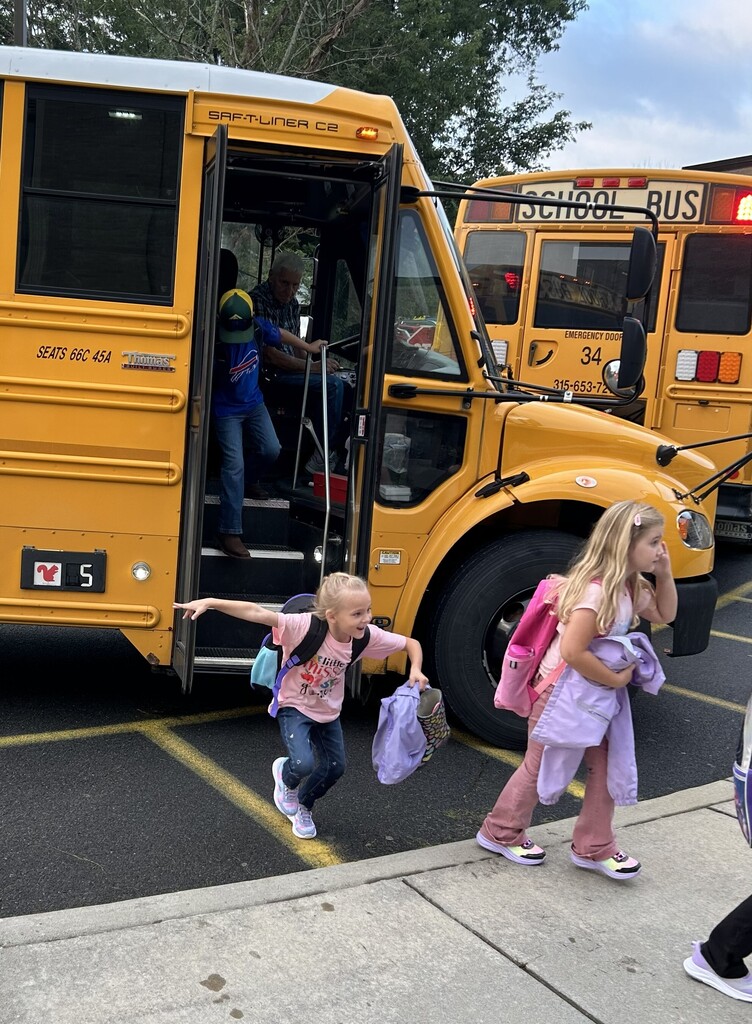 Students Walking In on Opening Day 1