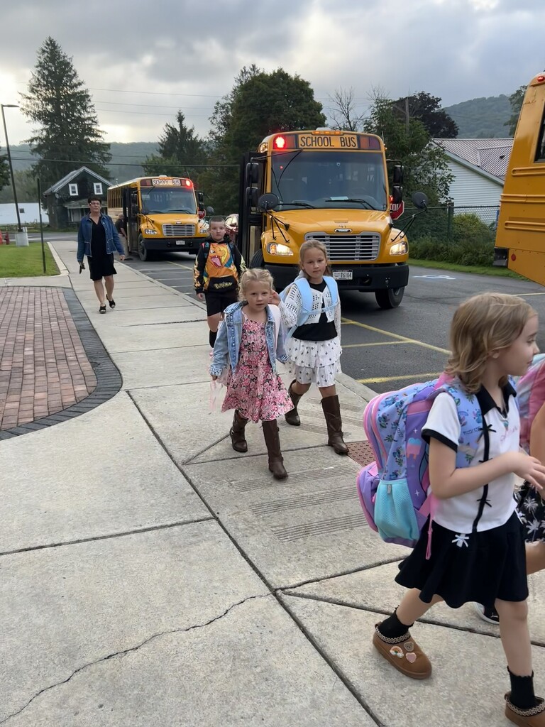Students Walking In on Opening Day 6
