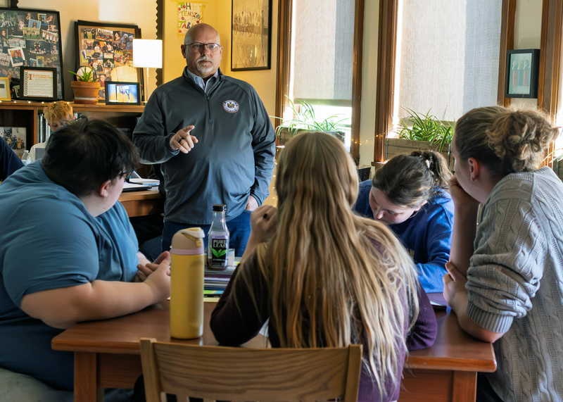 Assemblyman Gallahan speaks with students