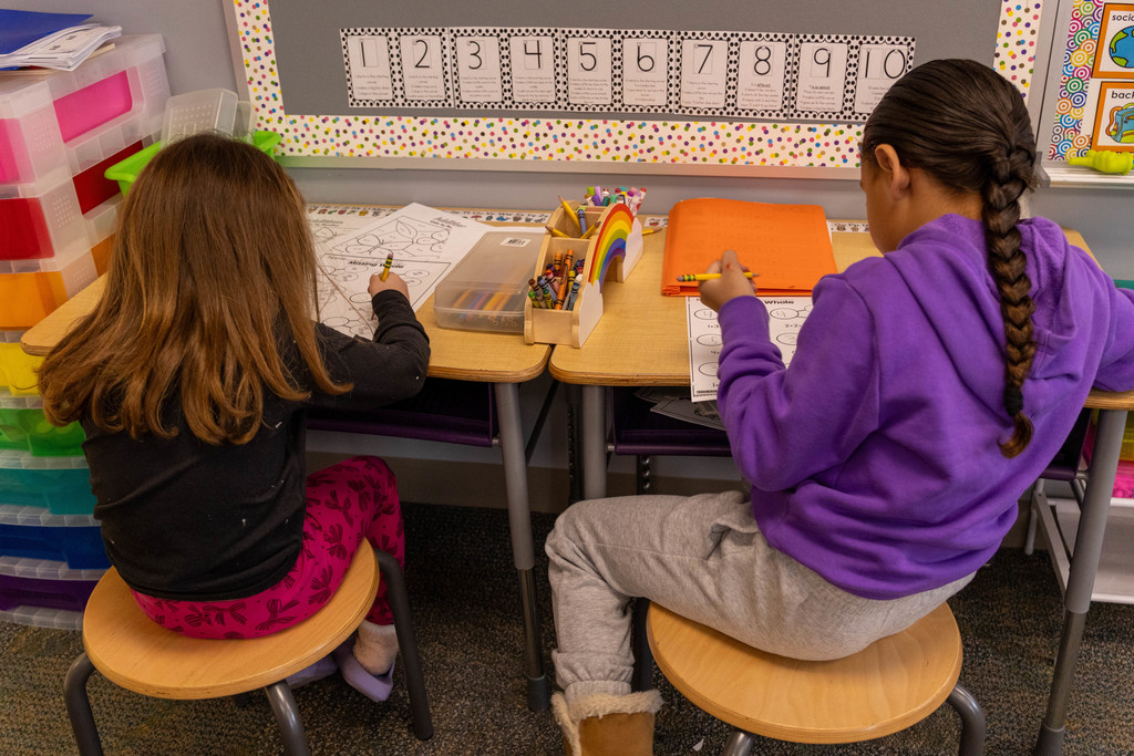 Kids working and coloring.