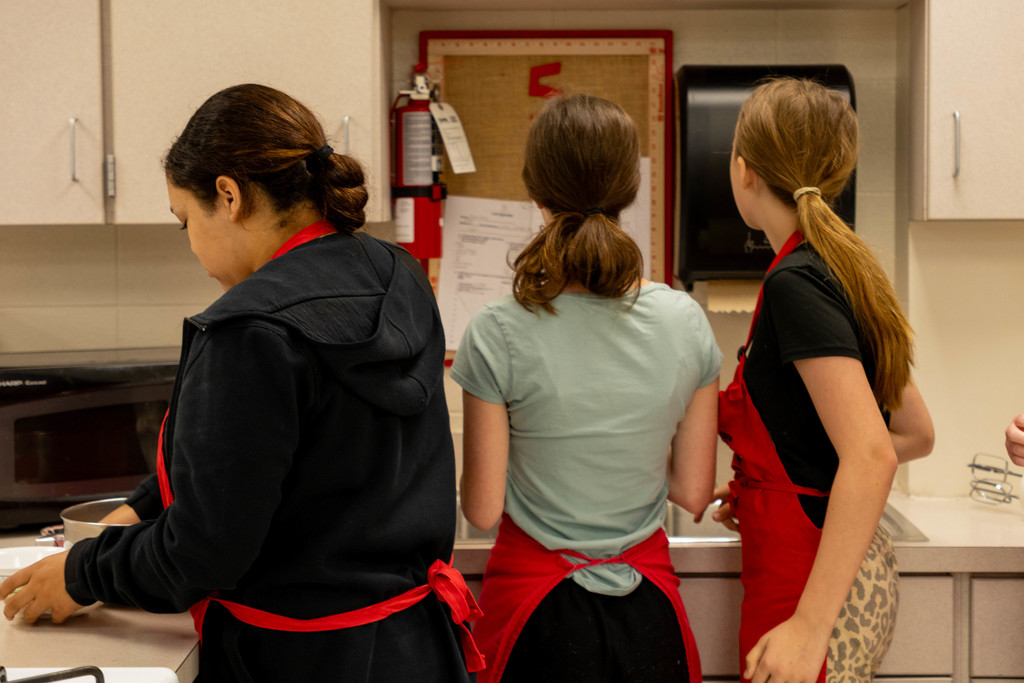 Ottawa Middle School FACS class