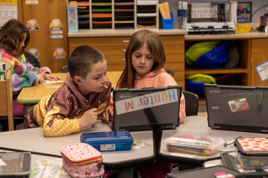 Kids working together.