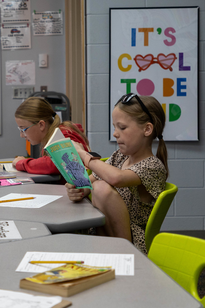 Kids reading.