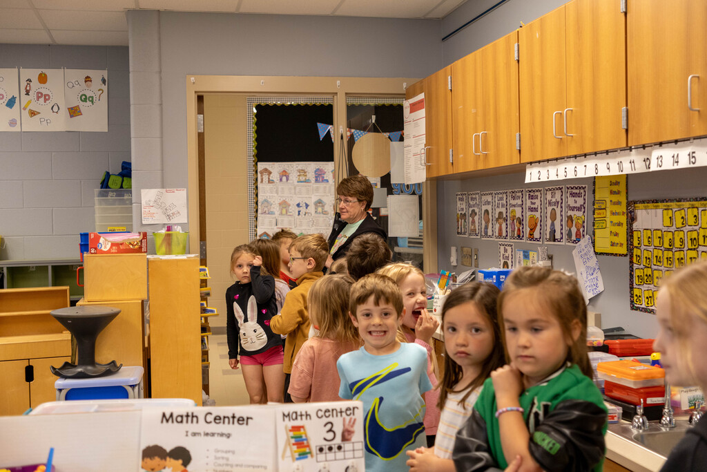 Kids in line.