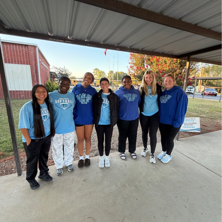 Eagle softball players