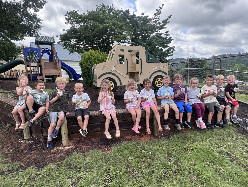 students eating icecream
