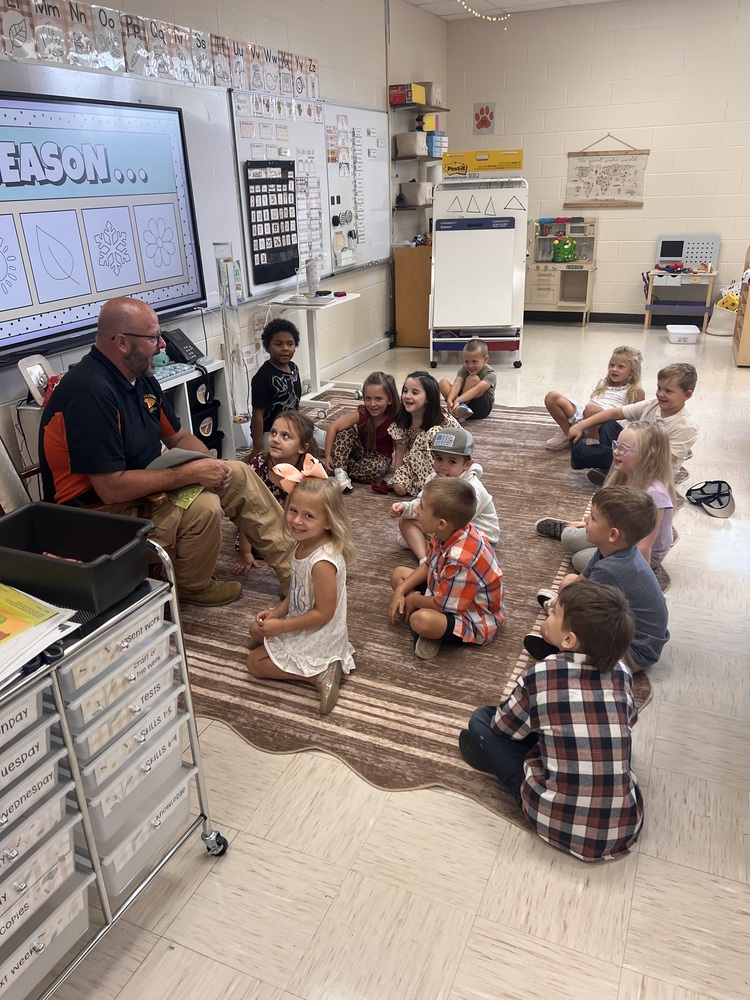 Officer Chris Carter reading to kindergarten