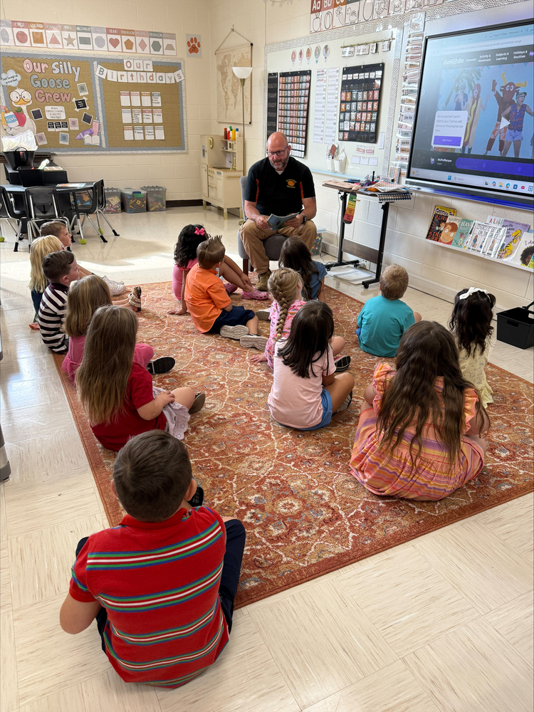 Officer Chris Carter reading to Kindergarten