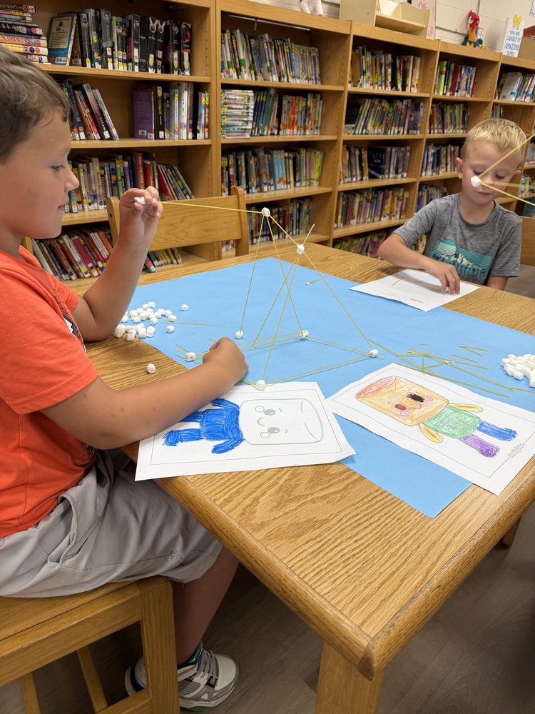 Students building with marshmallows 