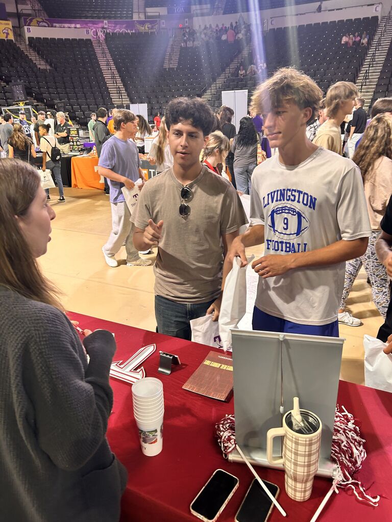 Students speaking with college and career reps