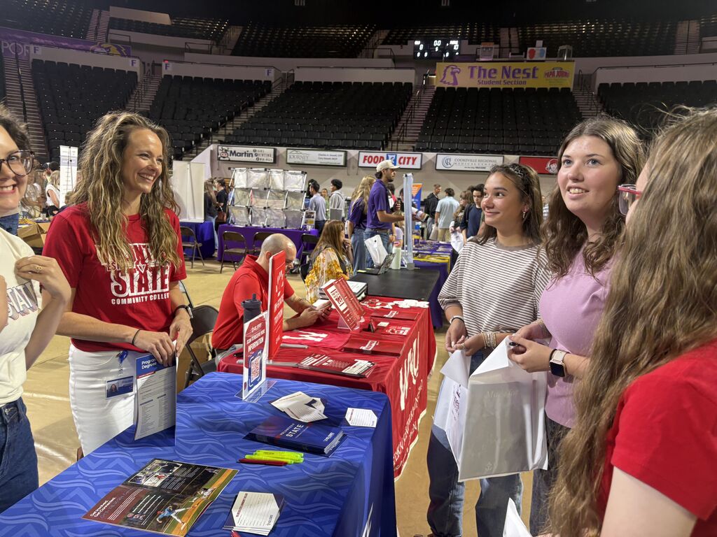 Students speaking with college and career reps