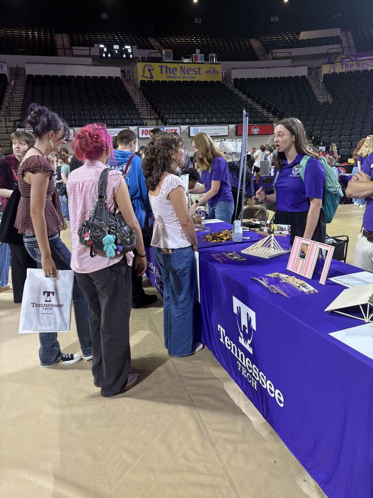 Students speaking with college and career reps