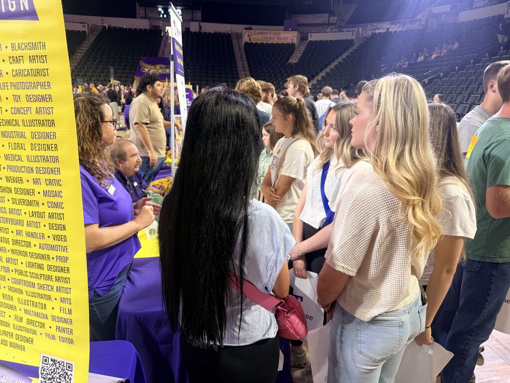 Students speaking with college and career reps
