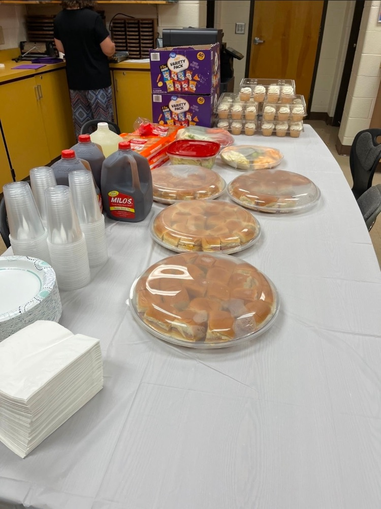 Thank you, Douglas Chapel Church, for the delicious lunch you provided to our faculty and staff! We are so thankful for the wonderful goodies 💜💛