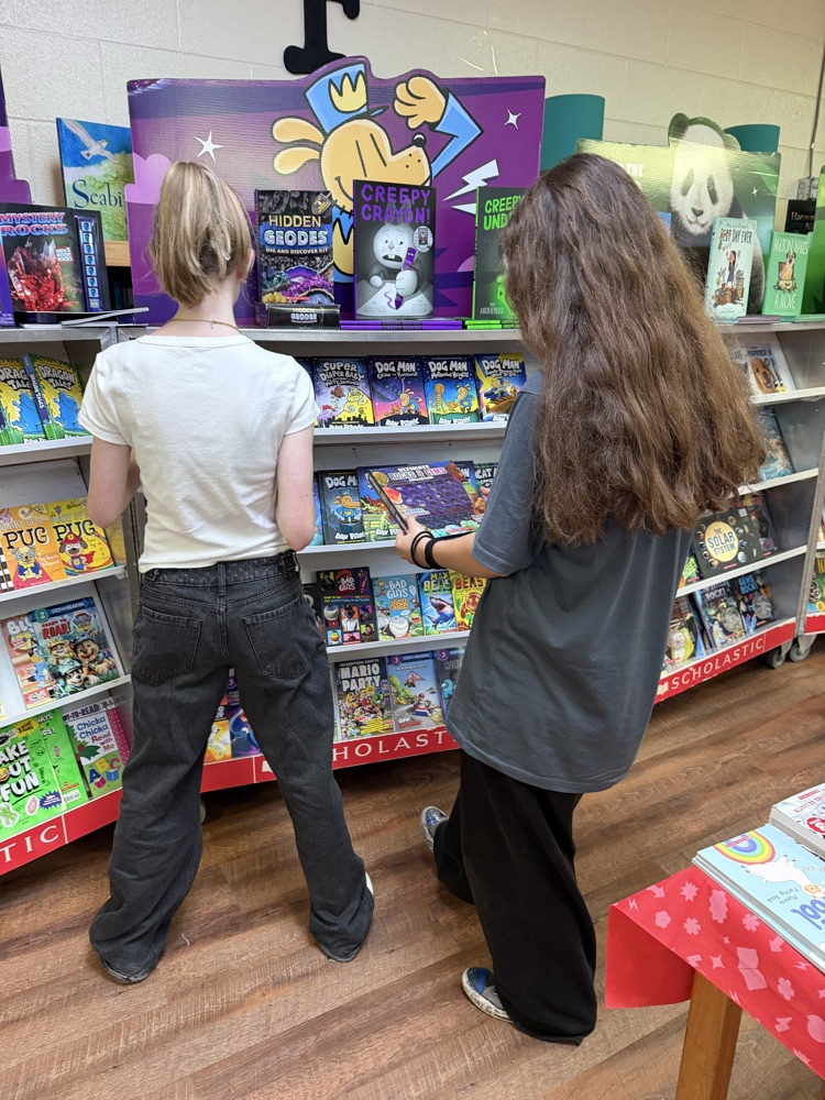 students shopping at the book fair