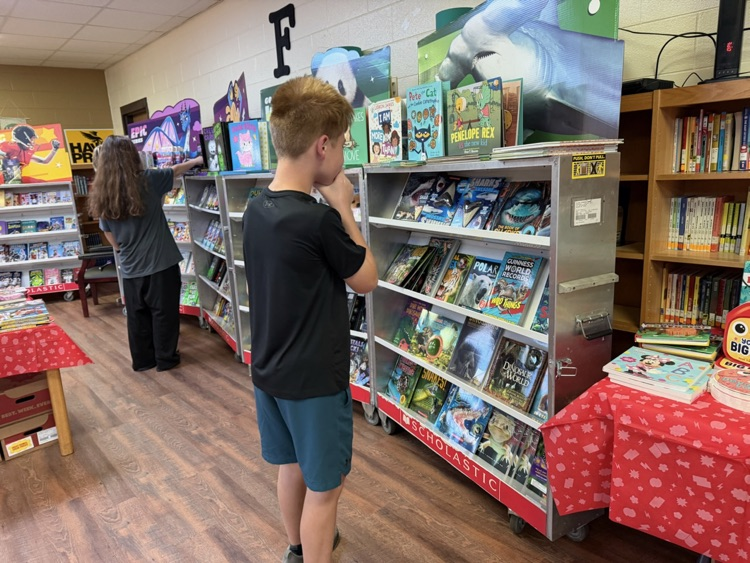 students shopping at the book fair
