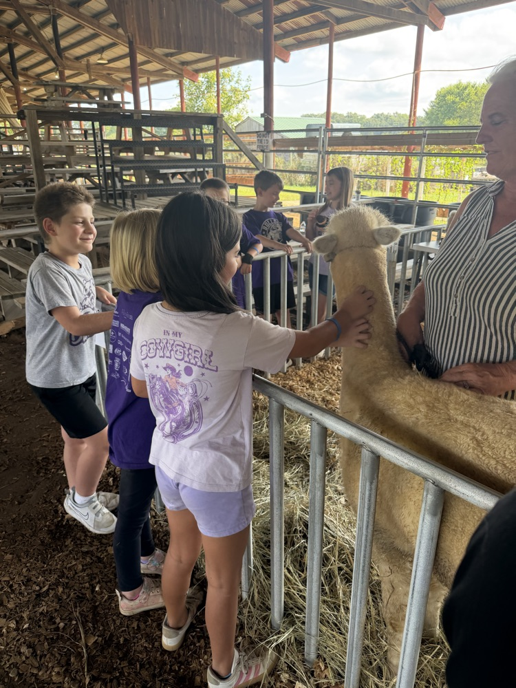 Our 3rd grade students learned all about our beautiful state’s agriculture today at Farm Day! Thank you Farm Bureau for hosting such an amazing event, and to all the volunteers who took the time to teach our students the importance of agriculture 🌽🌻🐄