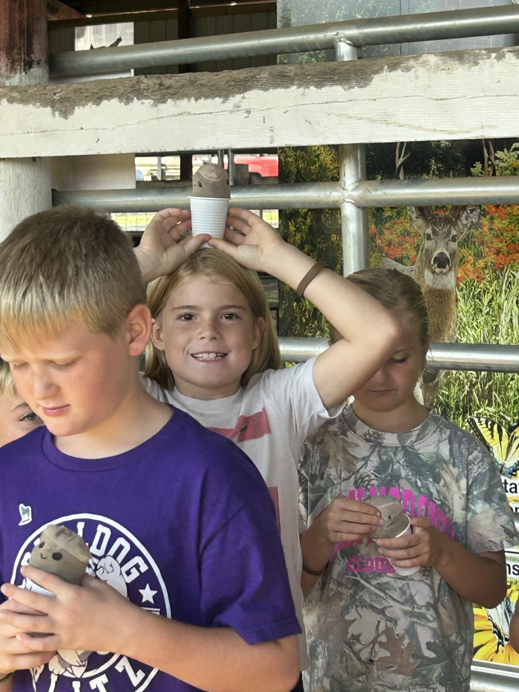 Our 3rd grade students learned all about our beautiful state’s agriculture today at Farm Day! Thank you Farm Bureau for hosting such an amazing event, and to all the volunteers who took the time to teach our students the importance of agriculture 🌽🌻🐄