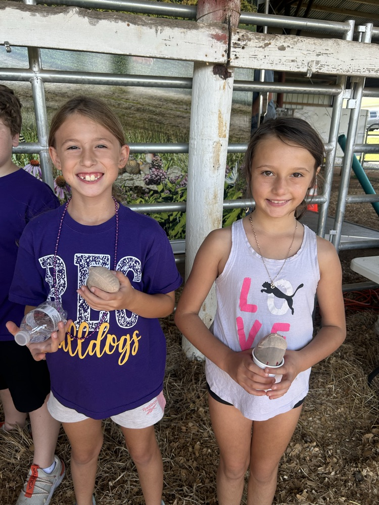 Our 3rd grade students learned all about our beautiful state’s agriculture today at Farm Day! Thank you Farm Bureau for hosting such an amazing event, and to all the volunteers who took the time to teach our students the importance of agriculture 🌽🌻🐄