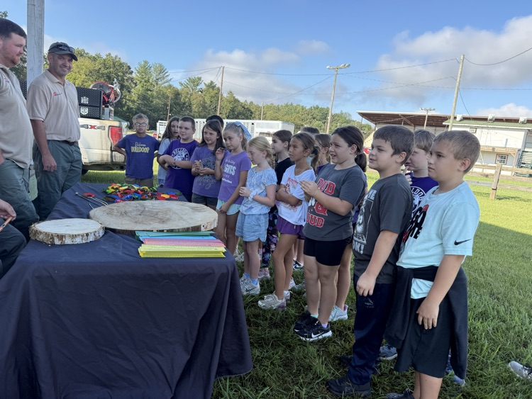 Our 3rd grade students learned all about our beautiful state’s agriculture today at Farm Day! Thank you Farm Bureau for hosting such an amazing event, and to all the volunteers who took the time to teach our students the importance of agriculture 🌽🌻🐄
