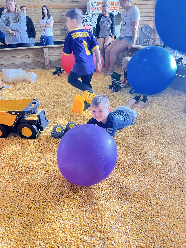 Our kindergarteners had the BEST time at the pumpkin patch today! 🧡🎃 They enjoyed exploring, making memories with their friends and teachers, and soaking up all the fall fun! 🍁🌻