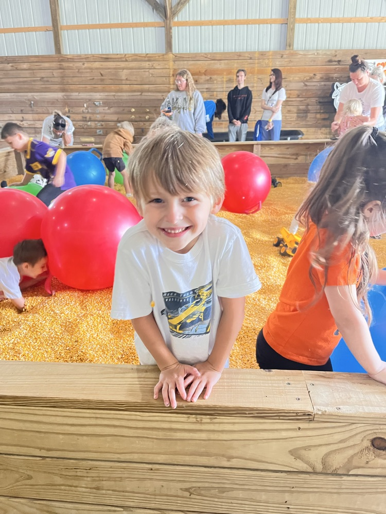 Our kindergarteners had the BEST time at the pumpkin patch today! 🧡🎃 They enjoyed exploring, making memories with their friends and teachers, and soaking up all the fall fun! 🍁🌻