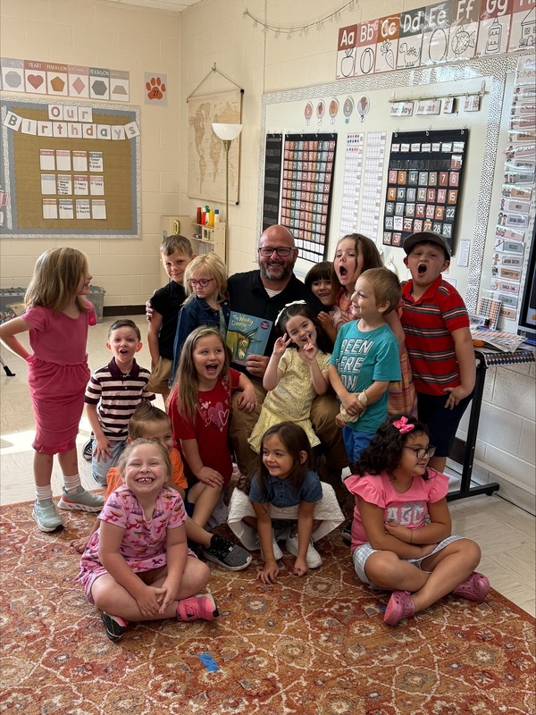 Officer Chris Carter reading to Kindergarten