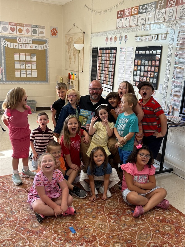 Officer Chris Carter reading to Kindergarten
