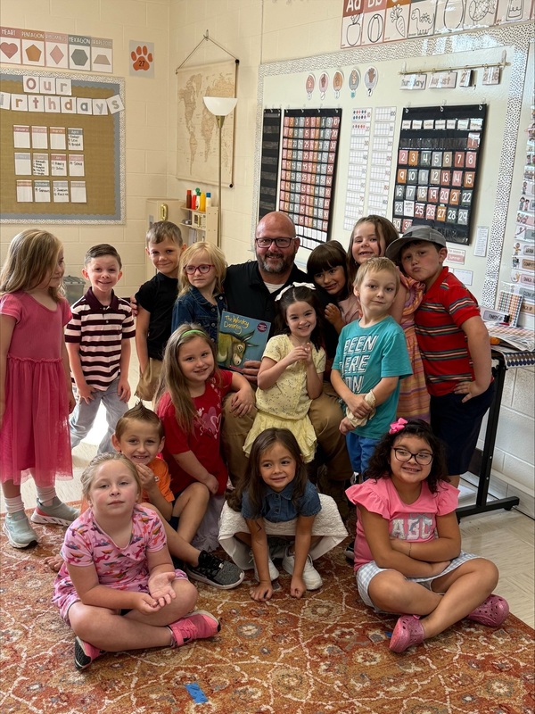 Officer Chris Carter reading to Kindergarten